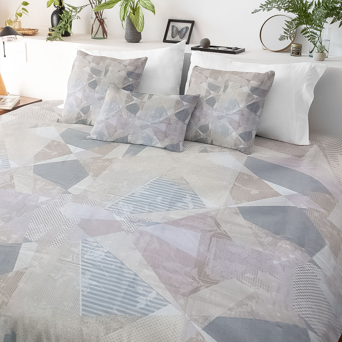 Ivory Glacier – 300 TC (Neutral beige & grey tones, crisp and sophisticated comfort.)