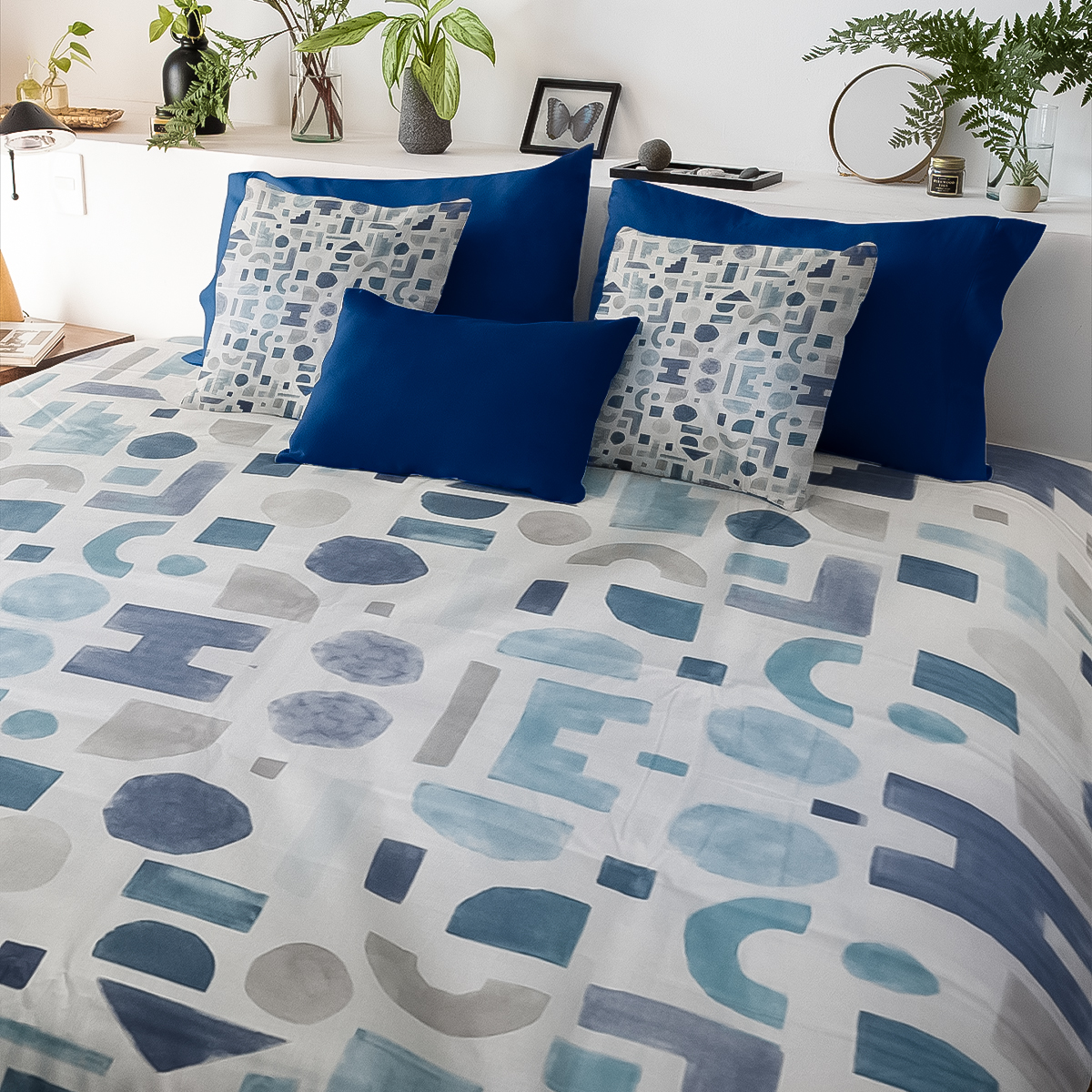 Azure Geometry – 300 TC (Vibrant blue and soft geometric design with a plush, premium touch.)